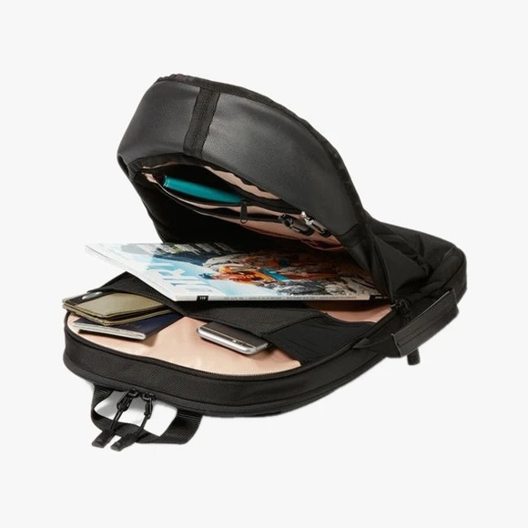 Oakley Backpack perfect for laptop - Picture 4 of 9